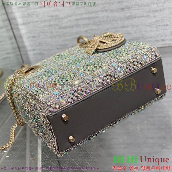 #��� ���̵�� �̴� M050566-302