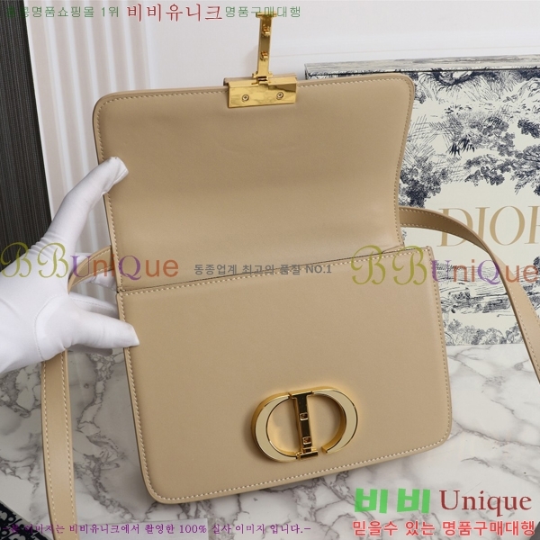 ��� 30 ������ ũ�ν��� 28D876581-3