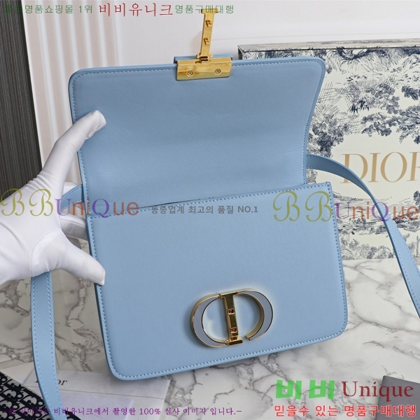 ��� 30 ������ ũ�ν��� 28D876581-1