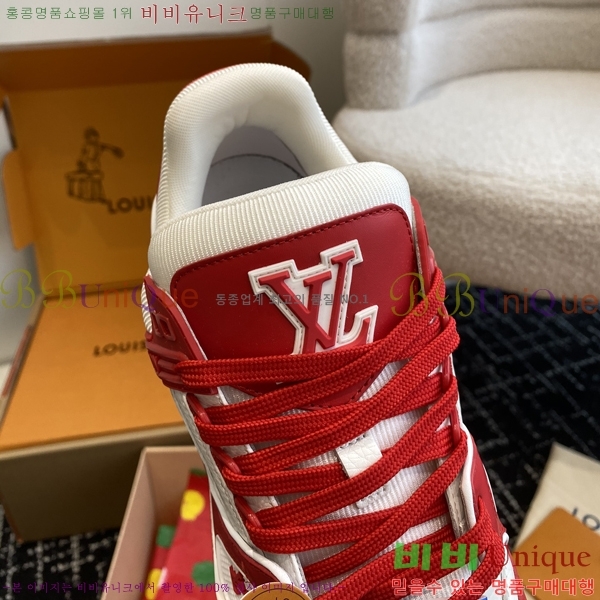 ���̺��� LV Ʈ���̳� ����Ŀ�� 48L2412434-5