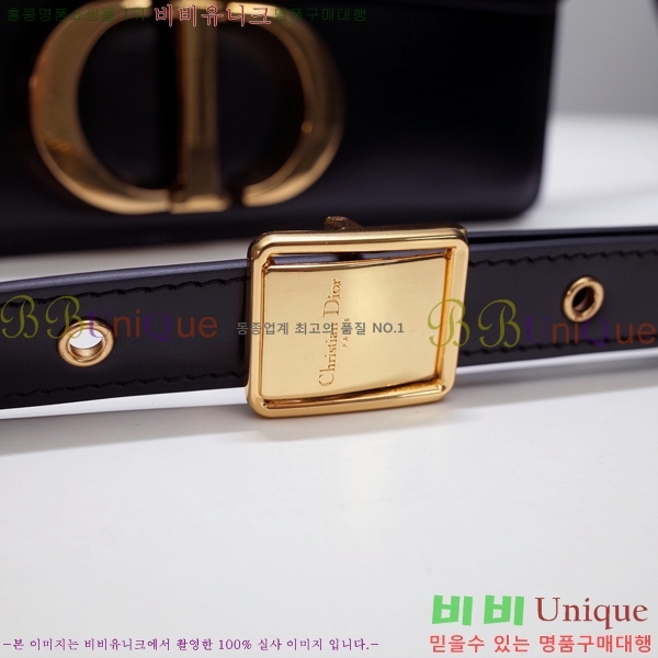 #��� 30 �����ι� M9203-663