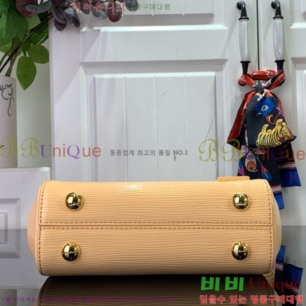 #���̺��� Ŭ��� �̴� M58928-753