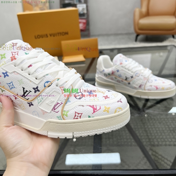 NEW LV Ʈ���̳� ����Ŀ�� 45L25311201-1