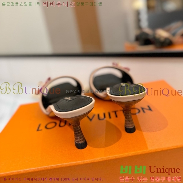 ���̺��� �� ���� 33LV5253860-6 ��5cm