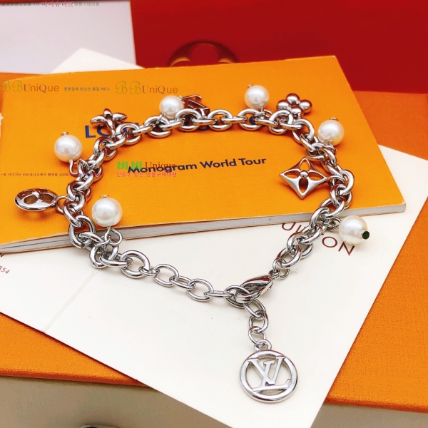 ���� ���̺��� Ŭ���� ���� 8L256185-2