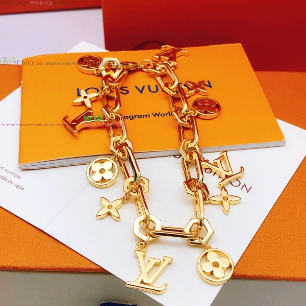 ���� ���̺��� Ŭ���� ���� 8L256185-4