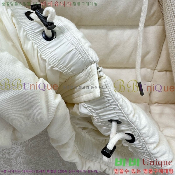 ���� ���ڷ� ��ġ�ڸ� �� �ٿ� �е� BC124088-4