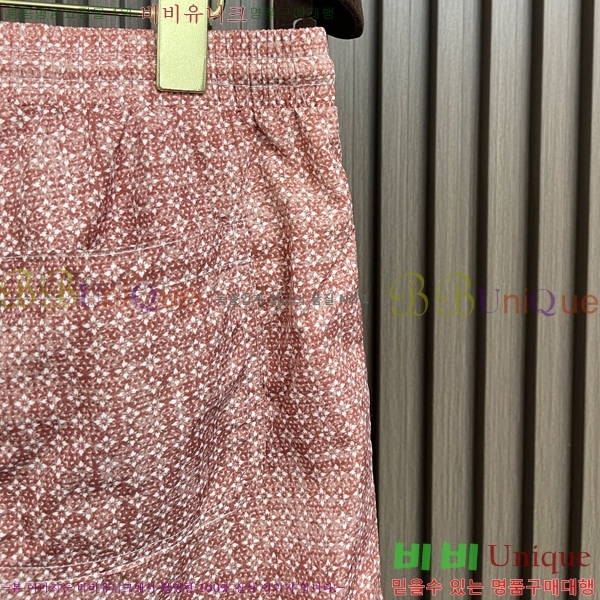���� ���ڷ� ��ġ�ڸ� �ݹ��� 21BC266118-1